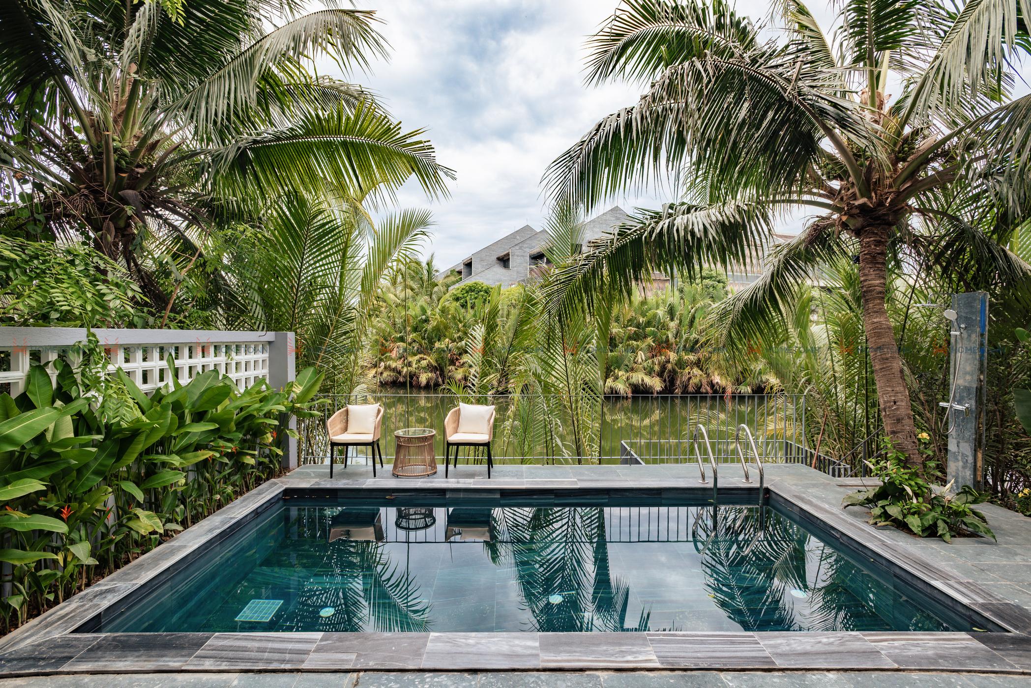 Kem Villa Casamia Hội An — Hồ bơi và sông