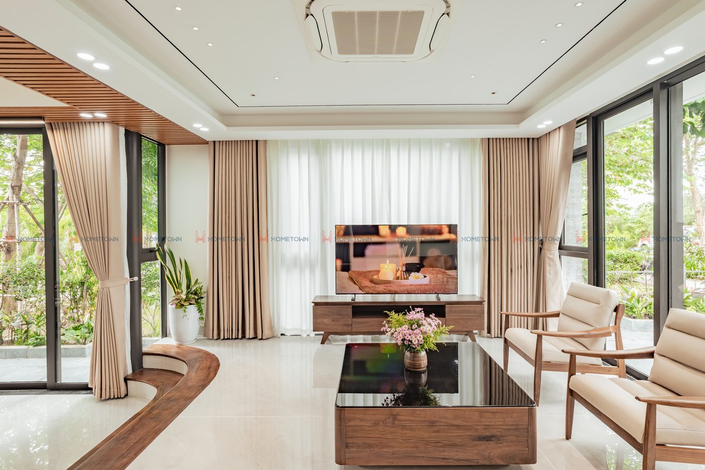 Phòng khách TV view vườn