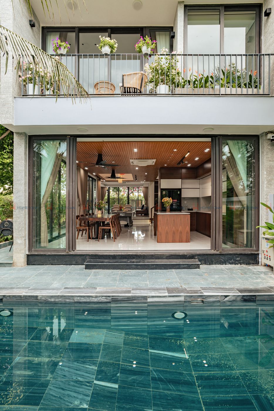 Mặt tiền villa ban công hoa